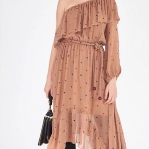 FARM Rio Beige Dots One Shoulder Dress
Size Small - Picture 10 of 10